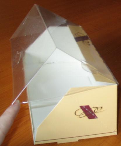 Cutie din carton cu capac transparent