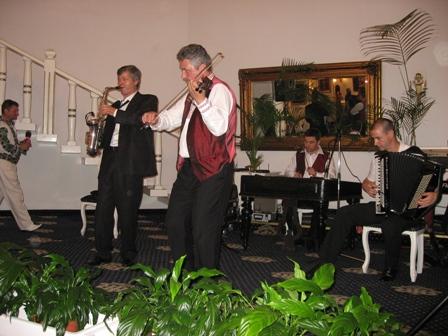 Orchestra Amadeo - taraf autentic romanesc