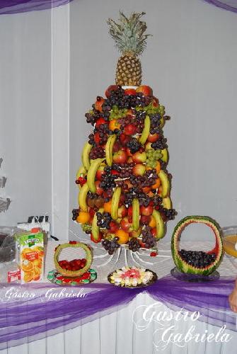 Inchiriere piramida de fructe