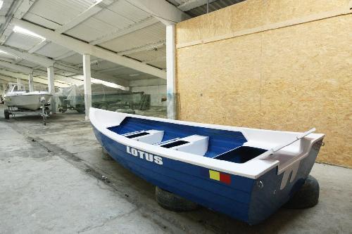 Barca Lotus