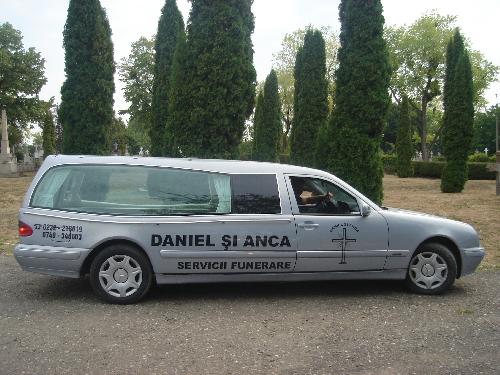 masina de transport funerar