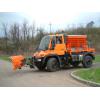 Utilaj cu raspanditor material antiderapant si lama Unimog -