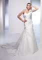 Best Bride va ofera spre inchiriere rochia de mireasa model