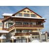 Balcoane inchise cu balustrade din lemn