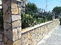 Gard placat cu piatra neregulata
