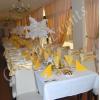 Decoratiuni nunta cu pene albe si esarfe aurii - Decoratiuni