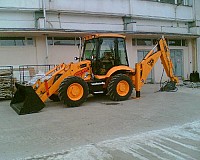 buldoexcavator cu picon utilaje de inchiriat