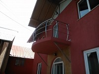 Balcoane inox cu picioare curbe