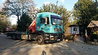 Camion cu macara,transport containere modulare