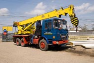 Inchirieri automacarale, camion cu macara