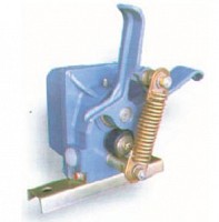 Limitator de cursa cu parghie tip furca