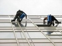 Spalare geamuri la inaltime