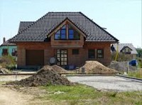 Constructii case la rosu si cheie