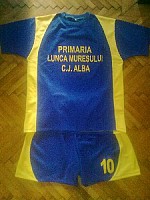 Echipament fotbal galben albastru