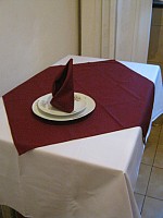 Fata de masa alba napron si servetel grena - Fete de masa