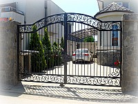 porti batante din fier forjat