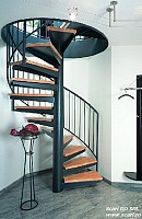 Scari in spirala cu trepte din lemn