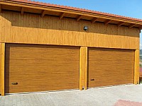 Usi de garaj rezidentiale