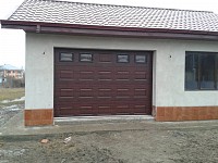 Usi sectionale cu ferestre