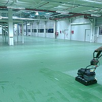 curatenie hale industriale