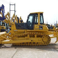 buldozer komatsu