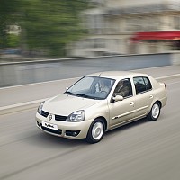 inchiriere renault clio
