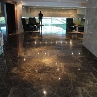 pardoseli marmura black olive