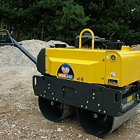 inchirieri rulou compactor