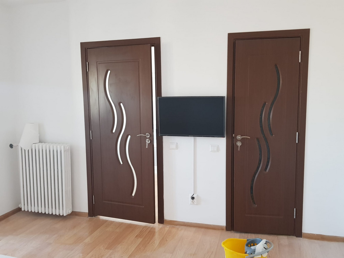 Montaj Usi De Interior Si Exterior, Phoenix Building Construct Srl