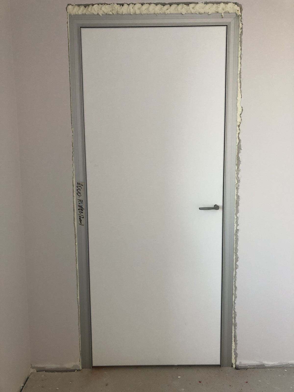 Montaj montaje montez usi de interior metalice si pvc , Timisoara | Usi ...