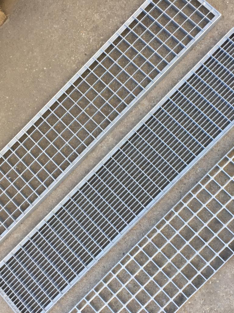 Gratare Metalice Zincate Pentru Acoperit Rigole, Producator, GRATARE