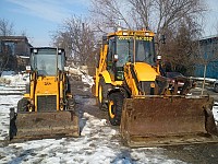 Inchiriere miniincarcator frontal cu brat de sapat Bobcat