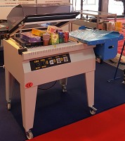 Masina de ambalat shrink cu Capac si folie PVC