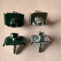 Surub autoforant cu clema verde pentru fixare panouri bordurate