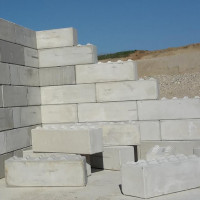 Producem blocuri din beton tip Lego