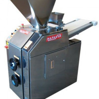 Masina de divizat volumetrica cu piston
