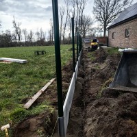 Gard plasa de sarma si placa de beton