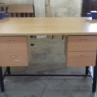 Banc de lucru cu sertare