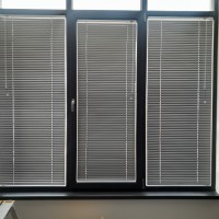 Jaluzele orizontale din aluminiu culoare gri