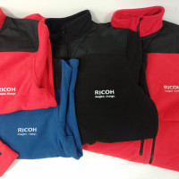 Fleece personalizat prin broderie computerizata