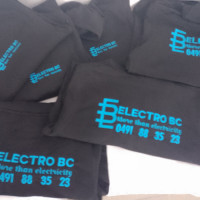 Hanorace si tricouri personalizate prin broderie computerizata