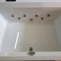 Cada baie de 2 persoane, sistem de hidromasaj, aeromasaj, cromoterapie