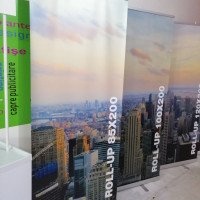 sisteme-expozitionale-Cluj-roll-up-banner-Cluj-pop-up-spider-xspider-wave-sisteme-roll-up-ieftin-rapide