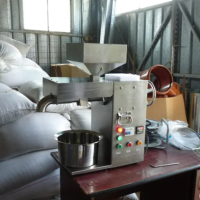 Presa ulei la rece dovleac cu coaja si fara coaja