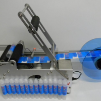 Masina etichetat recipiente indulcitor lichid sintetic