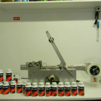 Masina etichetare semiautomata