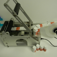 Masina etichetare semiautomata