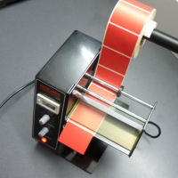 Distribuitor automat de etichete autoadezive