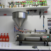 Masina imbuteliere mustar, ketchup, maioneza