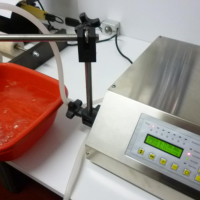 Masina imbuteliere lichide necarbonatate